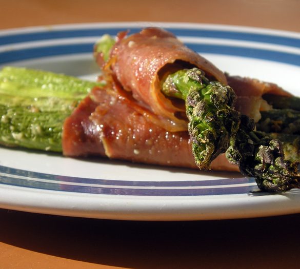 “The Hateful Eight” Italian-inspired Roasted Asparagus Bundles Wrapped in Prosciutto